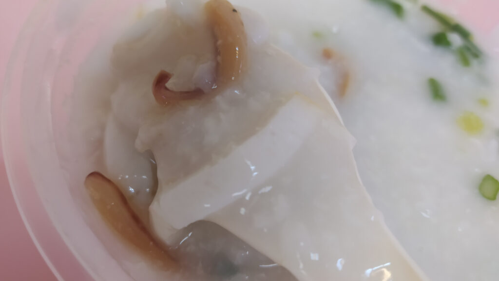 艇仔粥用料頗足